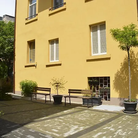 William Gladstone Apartman